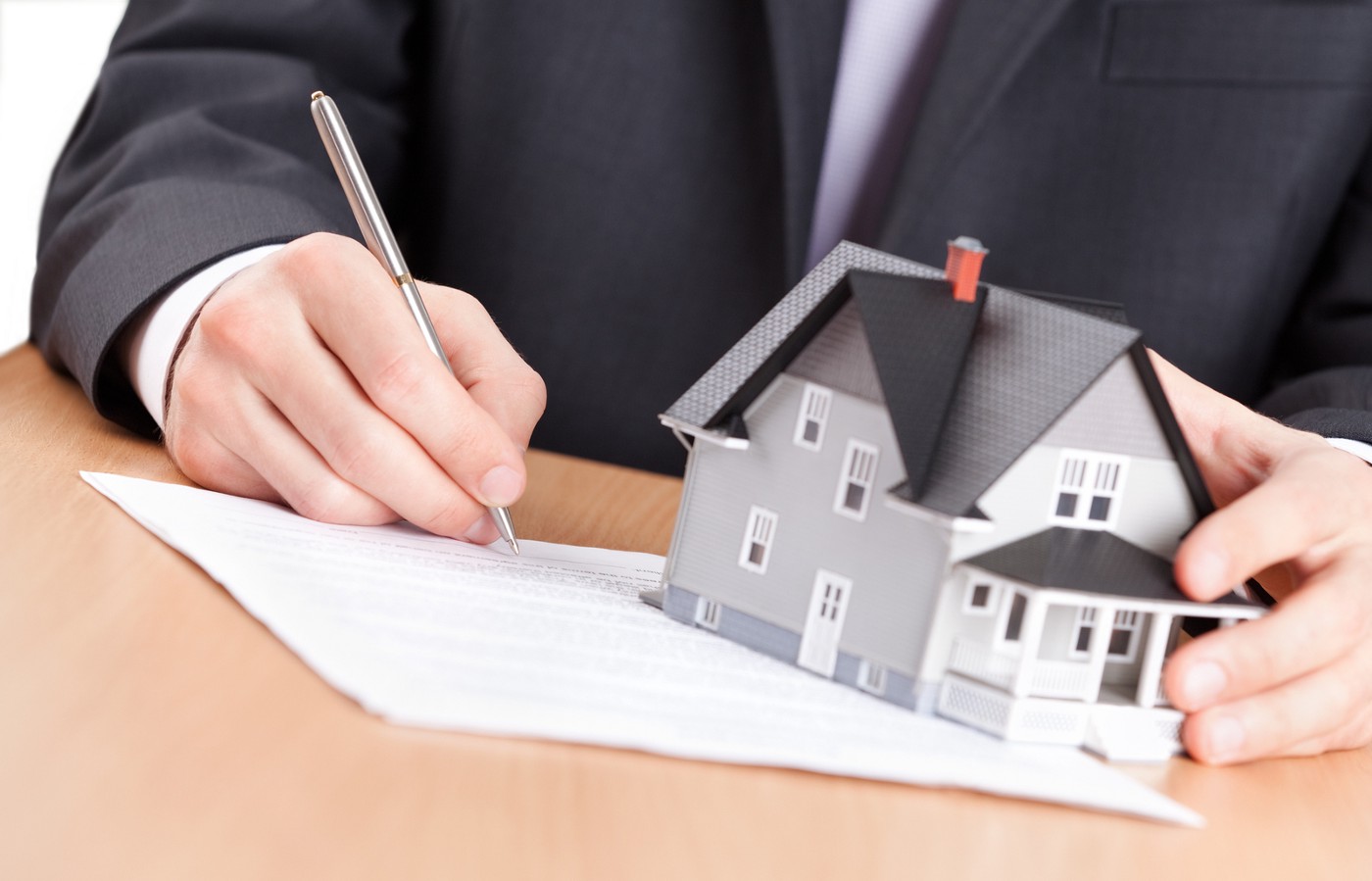 Do housing lawyers handle evictions